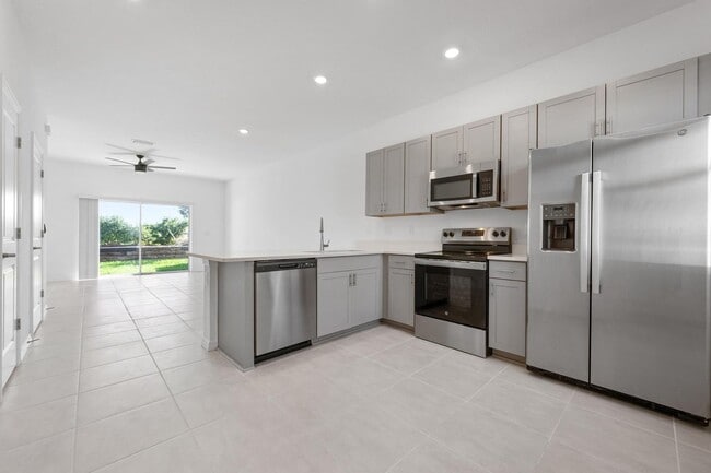 8565 Daybreak St in Sarasota, FL - Building Photo - Building Photo