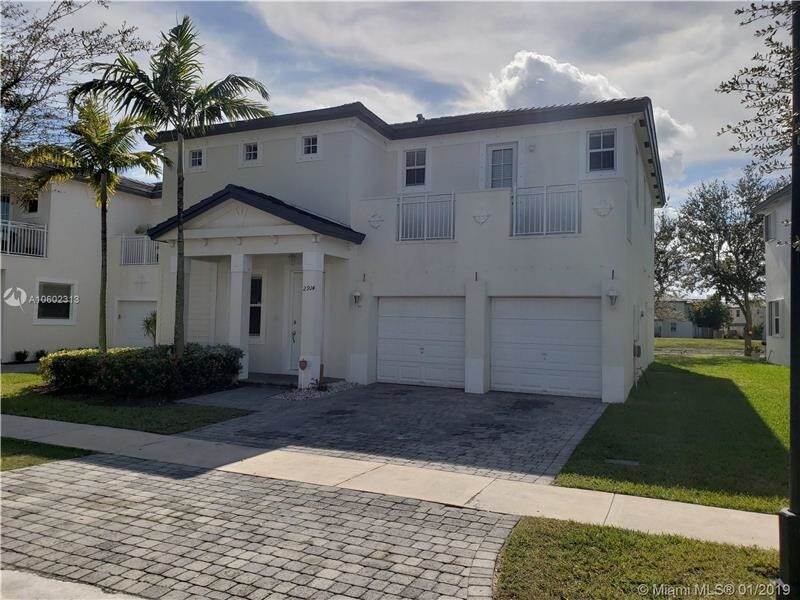 2914 NE 1st Dr in Homestead, FL - Building Photo