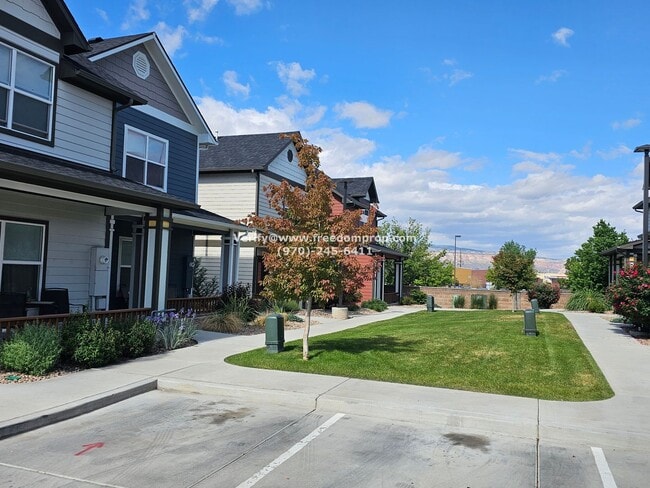 2463 Flat Top Ln in Grand Junction, CO - Foto de edificio - Building Photo