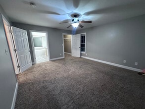 1599 Tucker Schoolhouse Rd in Madisonville, KY - Foto de edificio - Building Photo