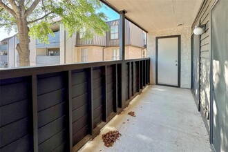 3075 Walnut Bend Ln in Houston, TX - Building Photo - Building Photo