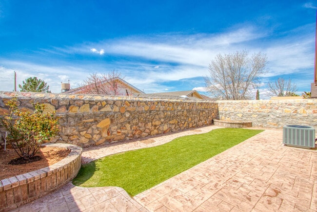1819 Shreya St in El Paso, TX - Building Photo - Building Photo