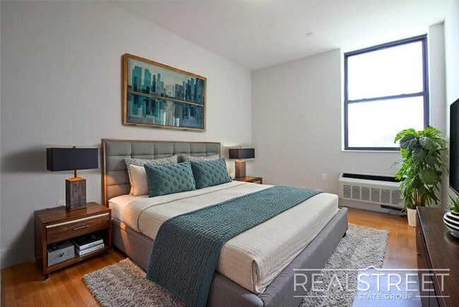LUXURY 3 BR in Queens! in Queens, NY - Building Photo - Building Photo