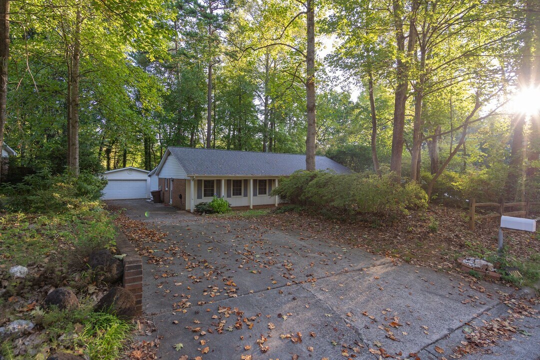 2104 Cottage Pl in Greensboro, NC - Building Photo