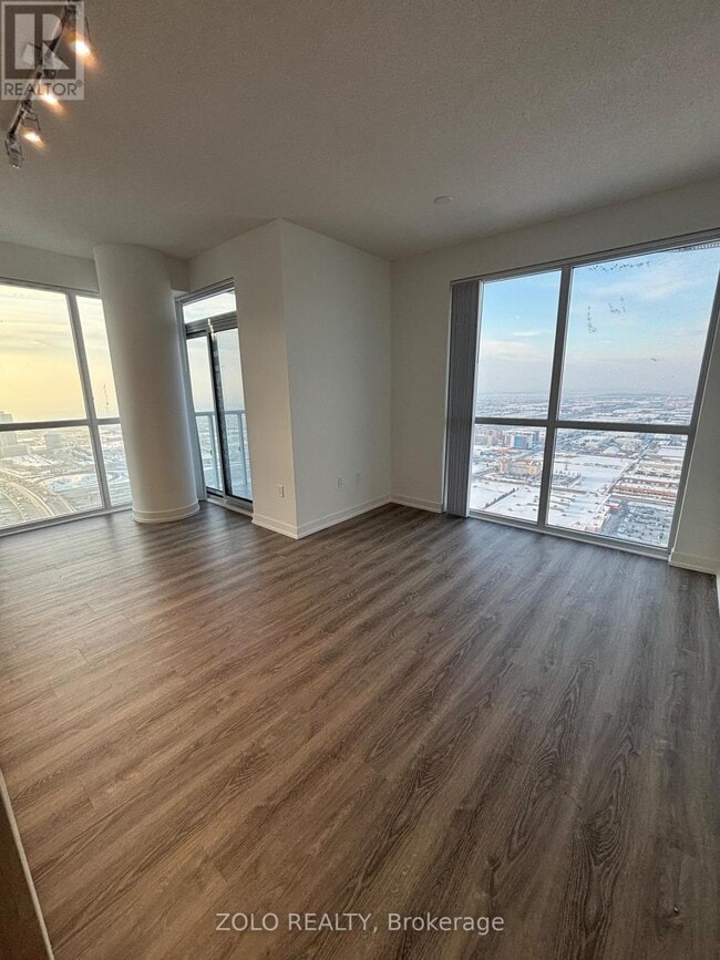 8 Interchange Wy in Vaughan, ON - Building Photo - Building Photo