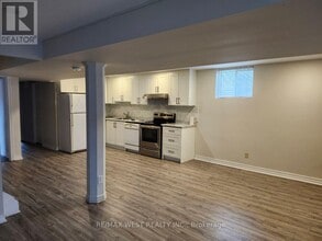 54 Ondrey St in Bradford West Gwillimbury, ON - Building Photo - Building Photo