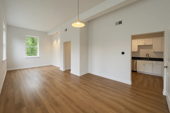 548 Main St, Unit 4