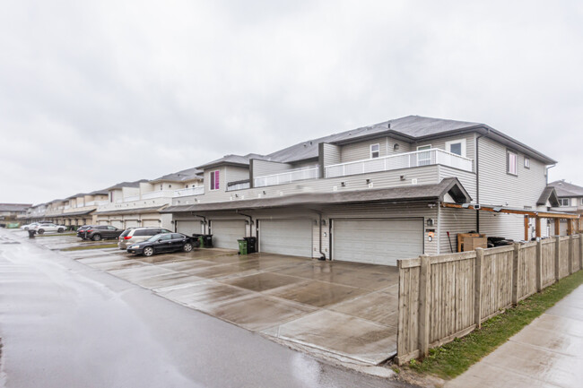 1421 27 Av NW in Edmonton, AB - Building Photo - Building Photo