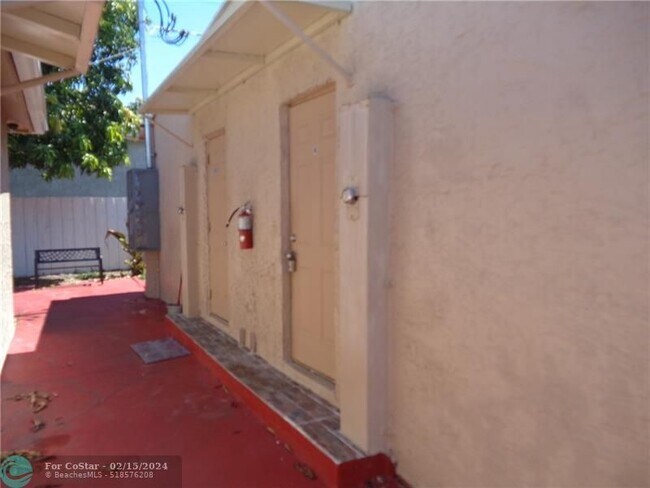 2204 Atlanta St-Unit -4 in Hollywood, FL - Building Photo - Building Photo