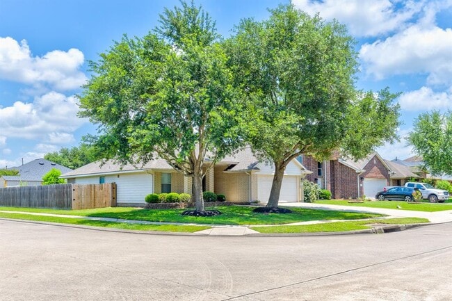 2920 Landing Edge Ln in Dickinson, TX - Building Photo - Building Photo