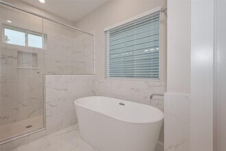 8106 Esther Acres Ln in Houston, TX - Building Photo - Building Photo