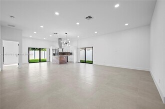 1041 W Lakewood Rd in West Palm Beach, FL - Building Photo - Building Photo