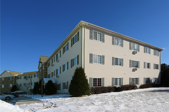 Blackhawk Ridge in Fort Atkinson, WI - Building Photo - Building Photo