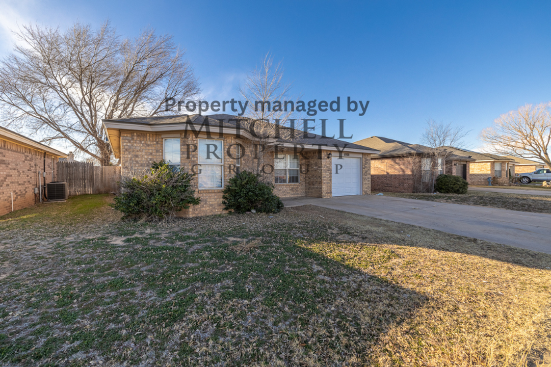 8108 Avenue S in Lubbock, TX - Building Photo