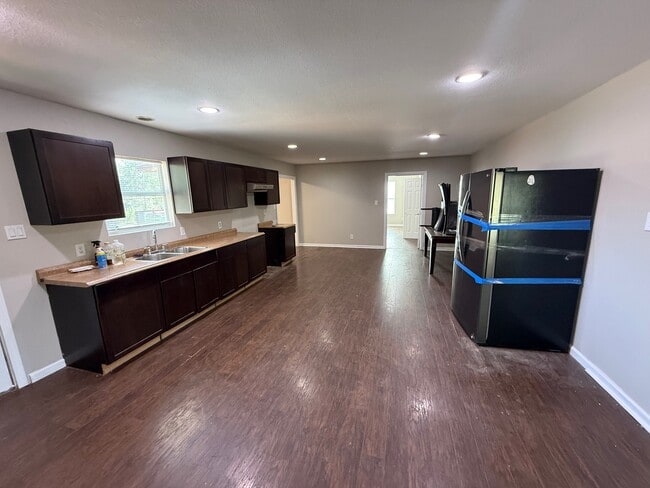 620 Viewpoint Dr in Poteet, TX - Building Photo - Building Photo