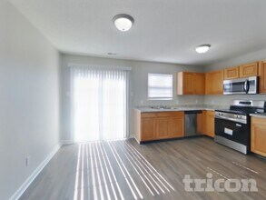 10341 Buckshire Ln in Indianapolis, IN - Foto de edificio - Building Photo