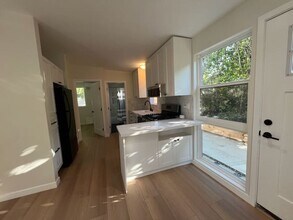 736 N Florence St in Burbank, CA - Building Photo - Building Photo