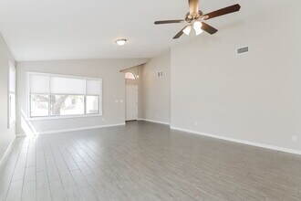 8868 Hersey Way in Tucson, AZ - Foto de edificio - Building Photo