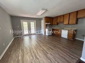 84 Matthews St in Senoia, GA - Building Photo - Building Photo