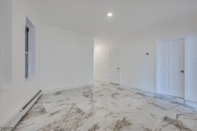 520 E Jersey St in Elizabeth, NJ - Building Photo - Building Photo