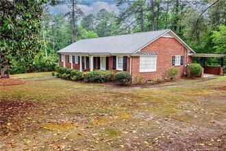 116 S Churchill Dr in Fayetteville, NC - Foto de edificio - Building Photo