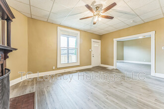 1502 W Virginia Ave in Clarksburg, WV - Foto de edificio - Building Photo