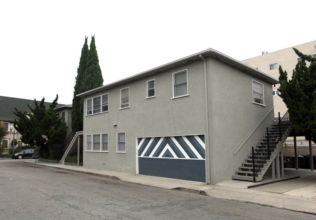 271 N Lowena Dr in Long Beach, CA - Foto de edificio