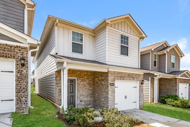 8067 Hagood St in Pell City, AL - Foto de edificio - Building Photo