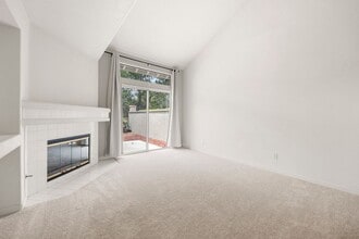 631 S Glenhurst Dr in Anaheim, CA - Building Photo - Building Photo