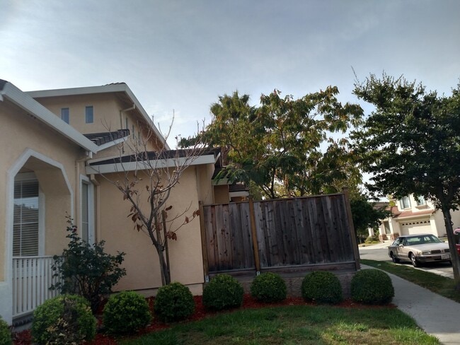 3267 Woodmere Dr in San Jose, CA - Foto de edificio - Building Photo