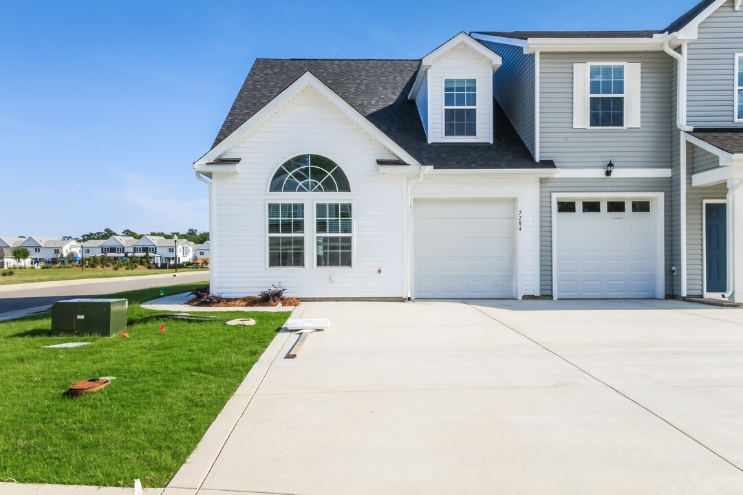 7284 Bellacroft Dr in Leland, NC - Building Photo