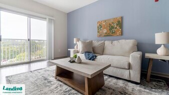 900 E Six Forks Rd in Raleigh, NC - Building Photo