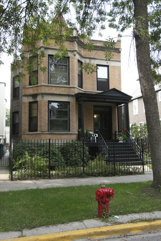 2524 N Sawyer Ave in Chicago, IL - Building Photo - Building Photo