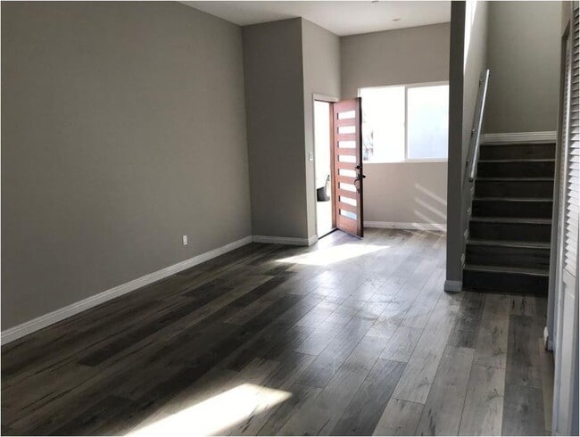 1476 E 107th St in Los Angeles, CA - Building Photo - Building Photo