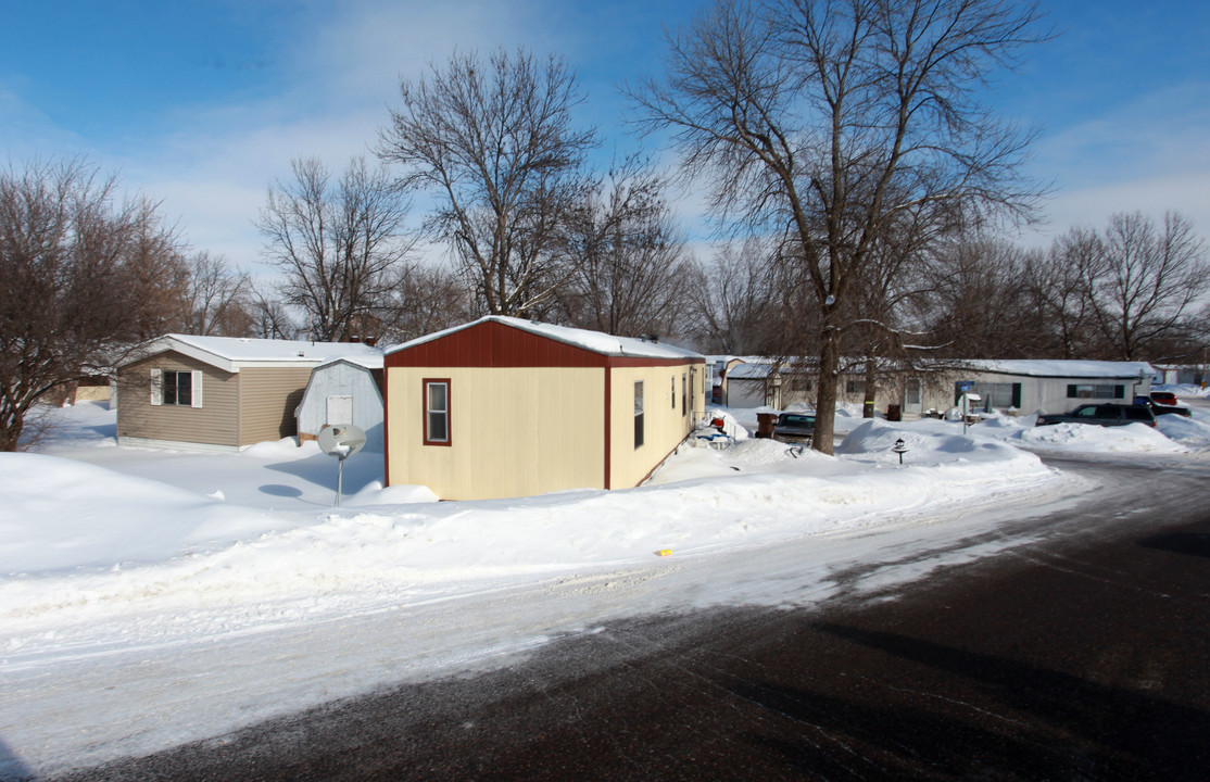 Maple Hill Estates in Corcoran, MN - Building Photo