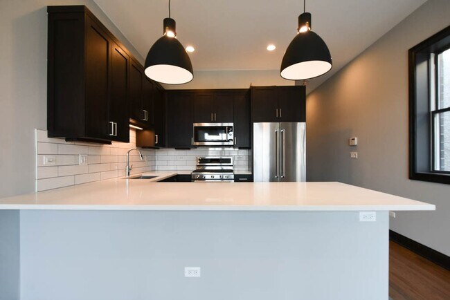 4326 N Ashland Ave, Unit M03H in Chicago, IL - Building Photo - Building Photo