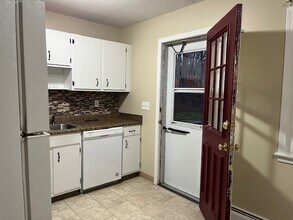 43 Caesar Dr in Bristol, CT - Building Photo - Building Photo