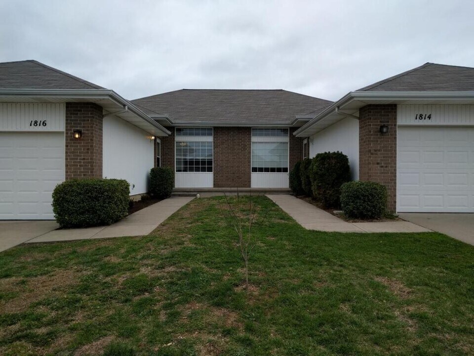 1814 Cedarcrest Ave in Nixa, MO - Building Photo