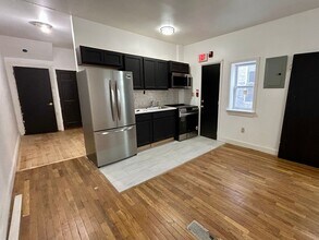 2823 W Girard Ave in Philadelphia, PA - Building Photo - Building Photo