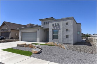 7825 Enchanted Range in El Paso, TX - Building Photo - Building Photo