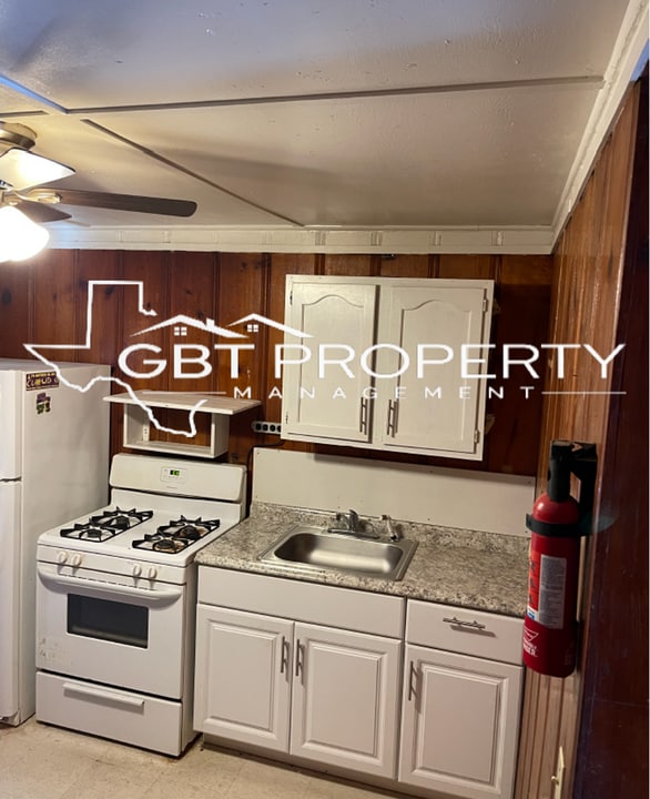 314 Railroad St in Port Isabel, TX - Building Photo