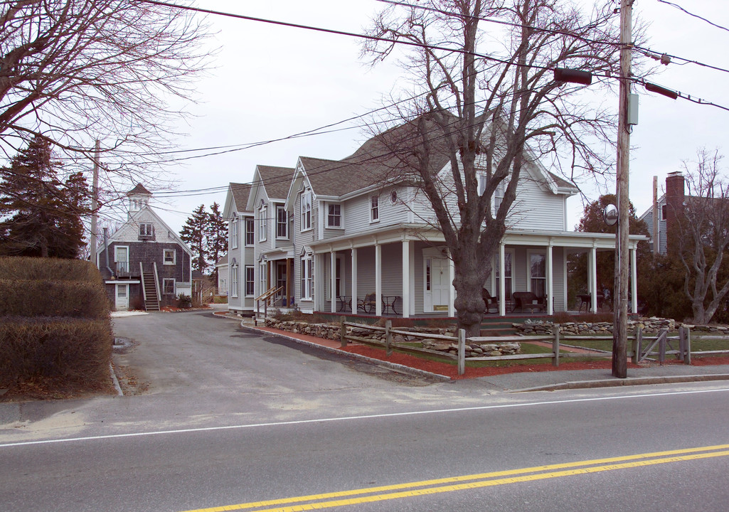 14 Main St in Hyannis, MA - Building Photo