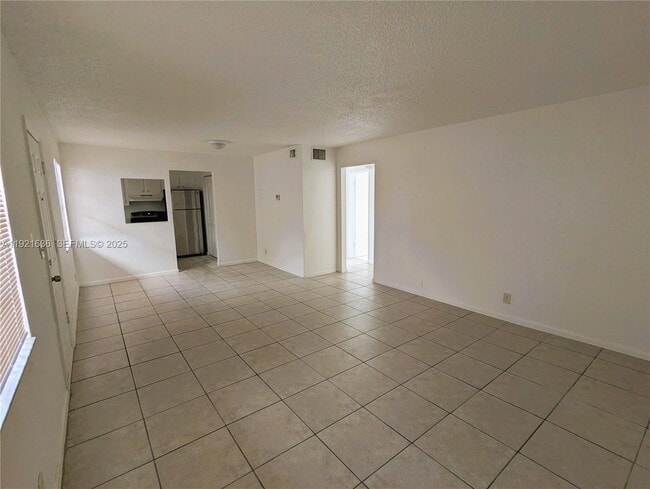 31 SE 2nd Ave in Hallandale Beach, FL - Building Photo - Building Photo
