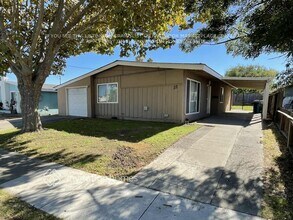 32 Bryan Ave in Antioch, CA - Building Photo - Building Photo
