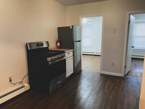 33 Tingley St, Unit 2R in Pawtucket, RI - Building Photo - Building Photo