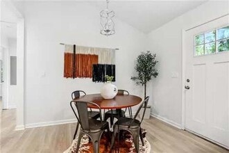 872 Glenway Dr SW in East Point, GA - Building Photo - Building Photo