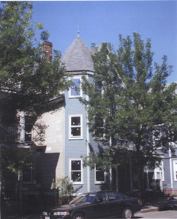 456 Medford St in Somerville, MA - Building Photo