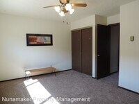 1622 E 9th St photo'