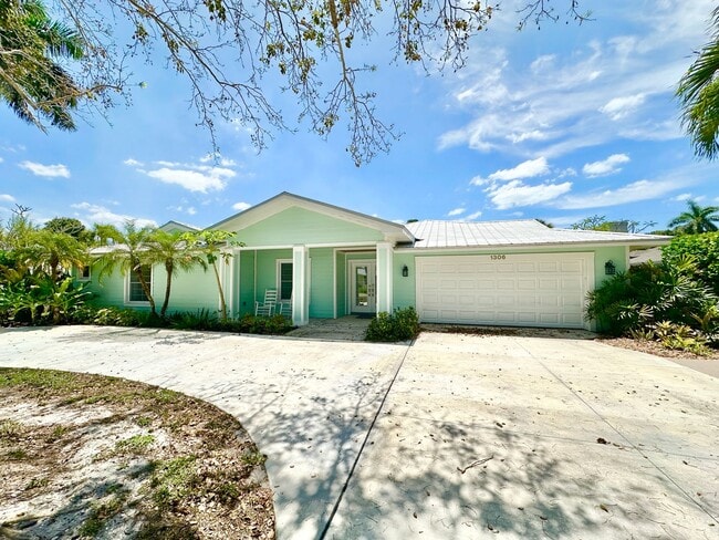 1306 28th Ave N in Naples, FL - Building Photo - Building Photo