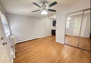 4613 N Beacon St, Unit 4616-2D in Chicago, IL - Building Photo - Building Photo